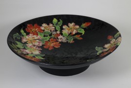 Tray with pedestal
