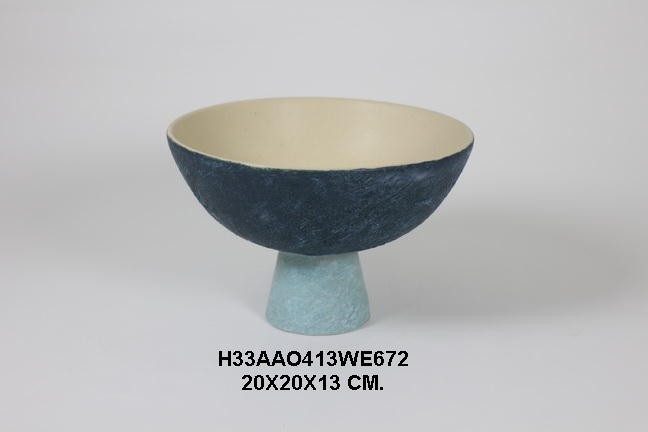 Tray with pedestal