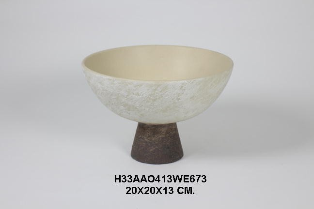 Tray with pedestal