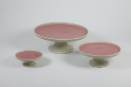 Tray with pedestal