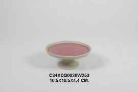 Tray with pedestal