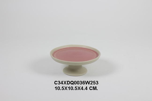 Tray with pedestal