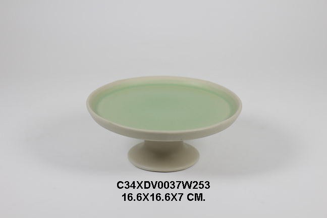 Tray with pedestal
