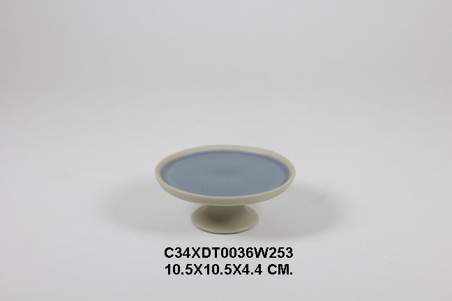 Tray with pedestal