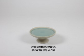 Tray with pedestal