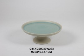 Tray with pedestal