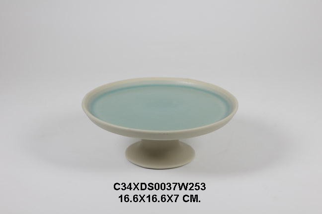 Tray with pedestal