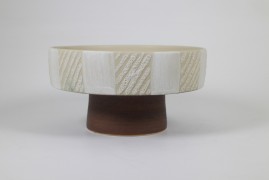 Tray with pedestal