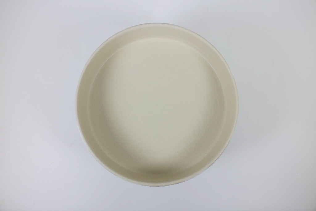 Tray with pedestal