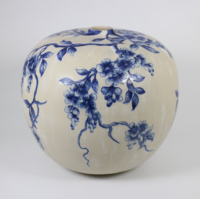Medium Vases