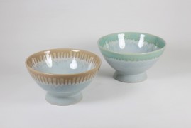 Tray with pedestal