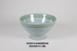 Tray with pedestal