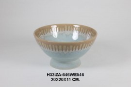 Tray with pedestal