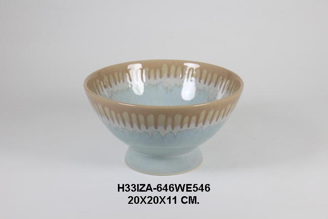 Tray with pedestal