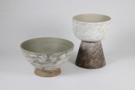 Tray with pedestal
