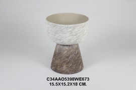 Tray with pedestal