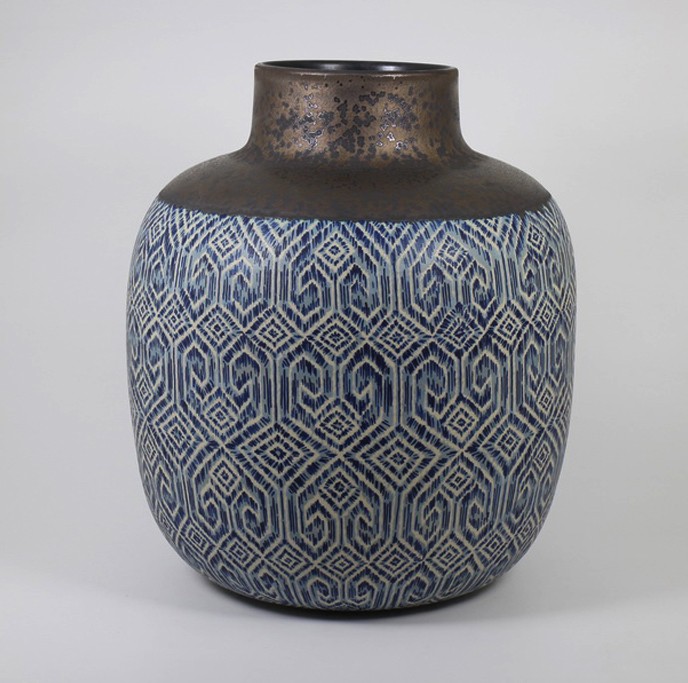 Medium Vases
