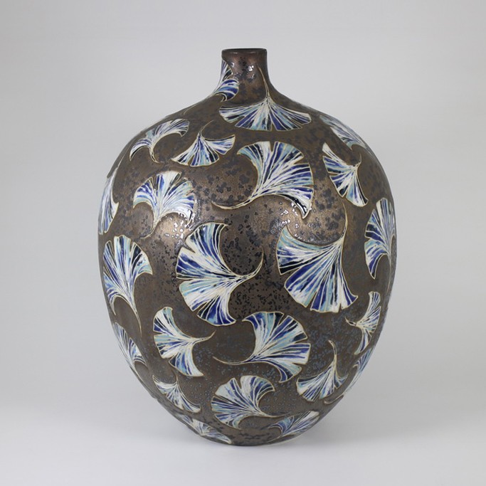 Medium Vases