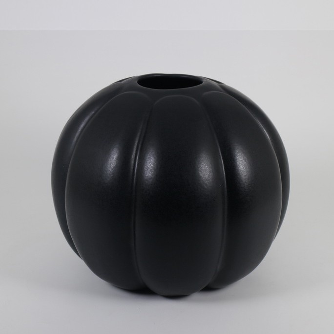Medium Vases