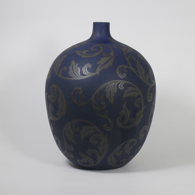 Medium Vases