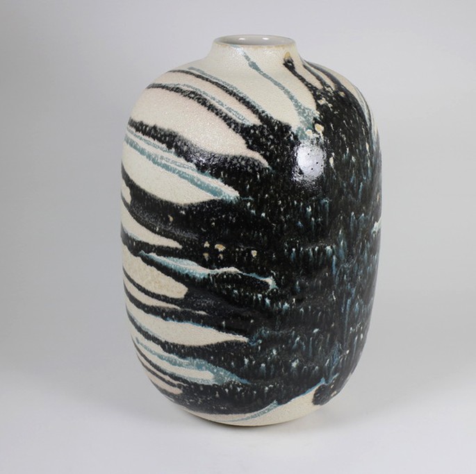 Medium Vases