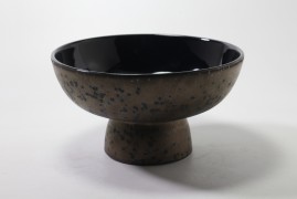 Tray with pedestal