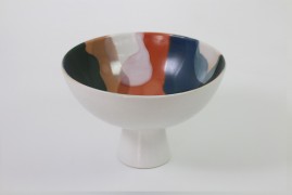 Tray with pedestal