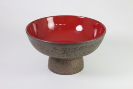 Tray with pedestal