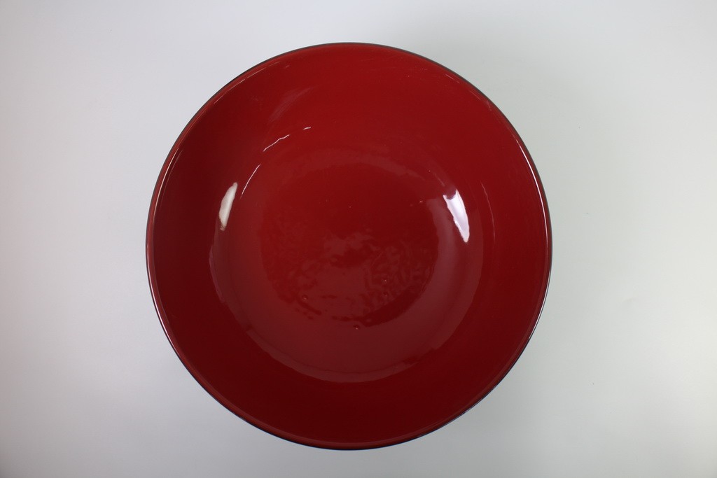 Tray with pedestal