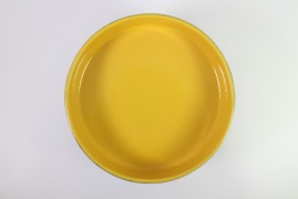 Tray with pedestal