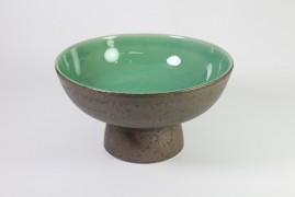 Tray with pedestal