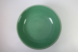 Tray with pedestal