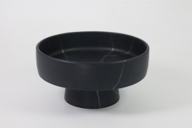 Tray with pedestal