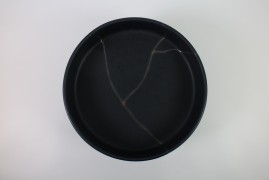 Tray with pedestal