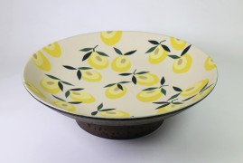 Tray with pedestal