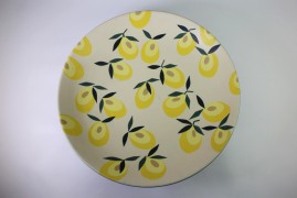 Tray with pedestal
