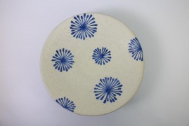 Tray with pedestal