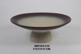 Tray with pedestal