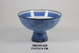 Tray with pedestal