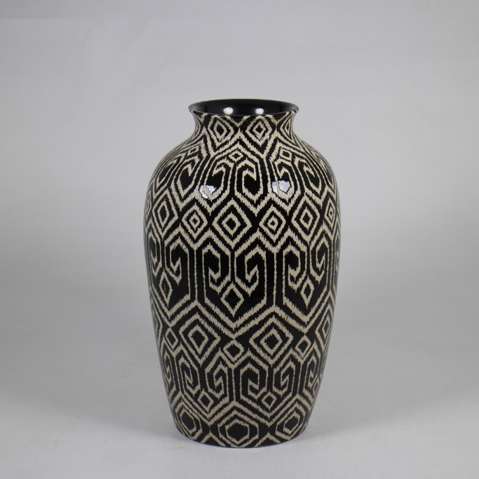 Medium Vases