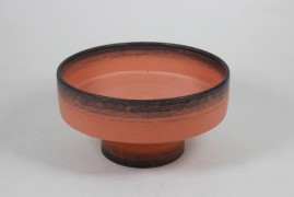 Tray with pedestal