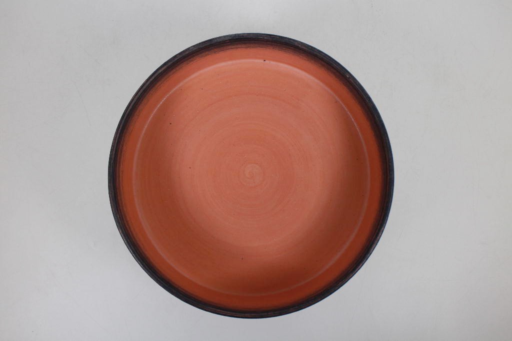 Tray with pedestal