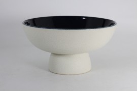 Tray with pedestal