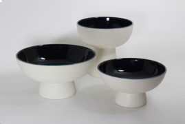Tray with pedestal