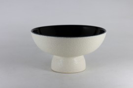 Tray with pedestal