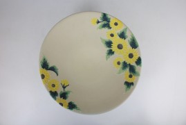 Tray with pedestal