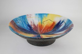 Tray with pedestal