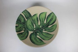 Tray with pedestal