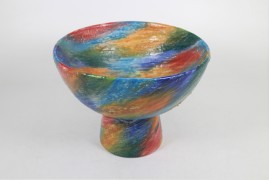 Tray with pedestal