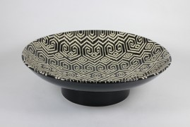 Tray with pedestal